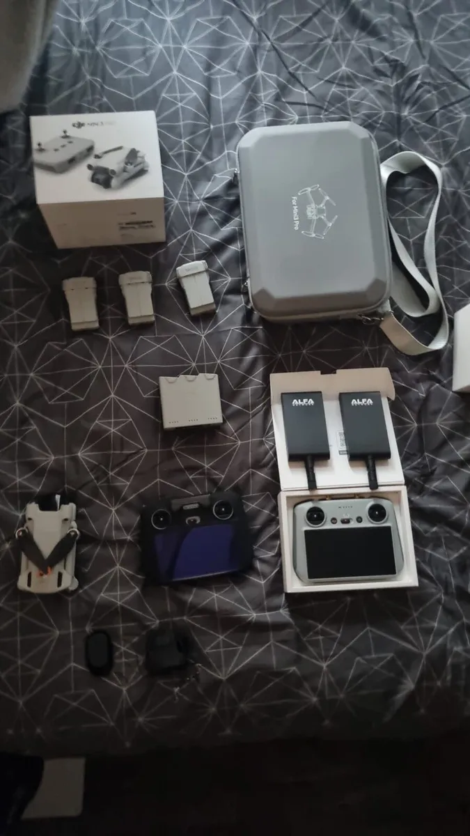 Dji mini 3 pro 700 875 with 2 controller - Image 1