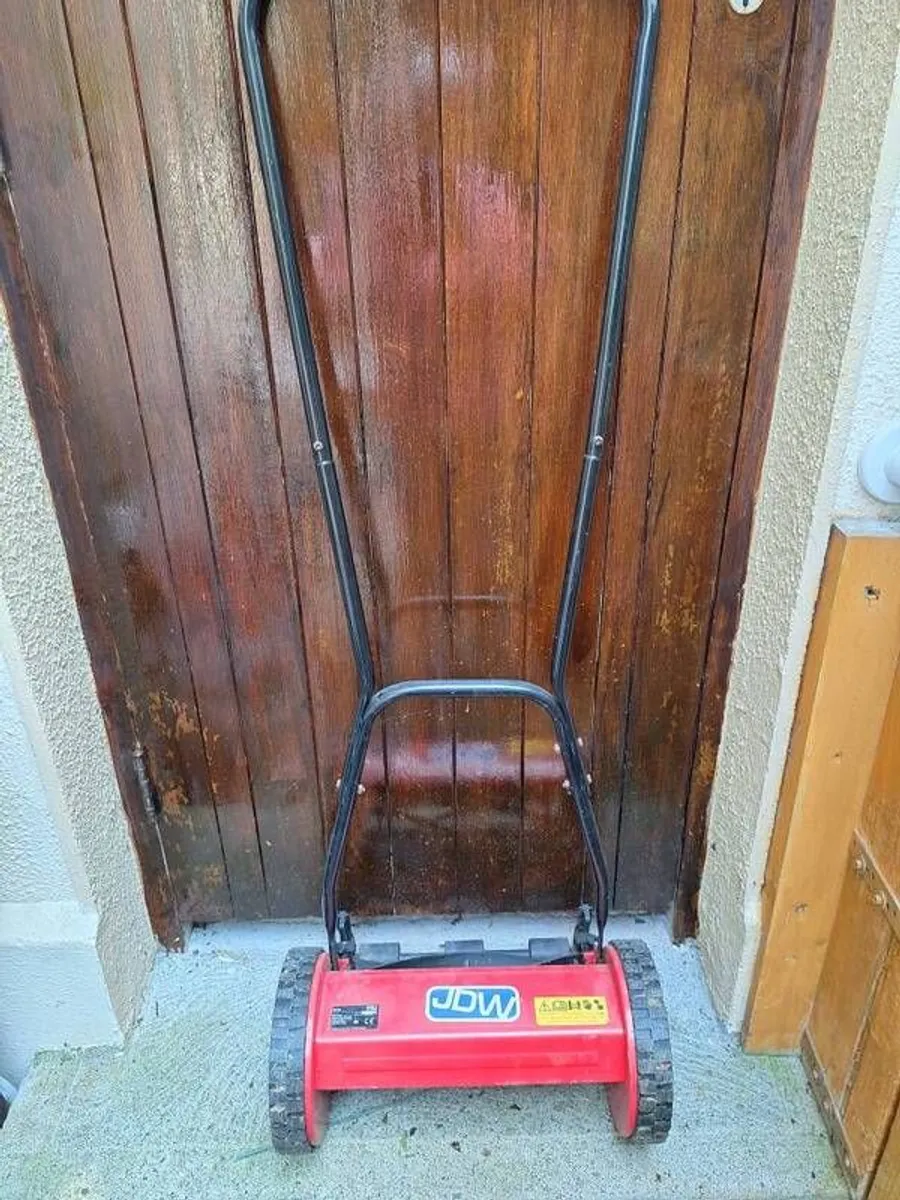 Hand Push Manual Lawnmower - Image 1