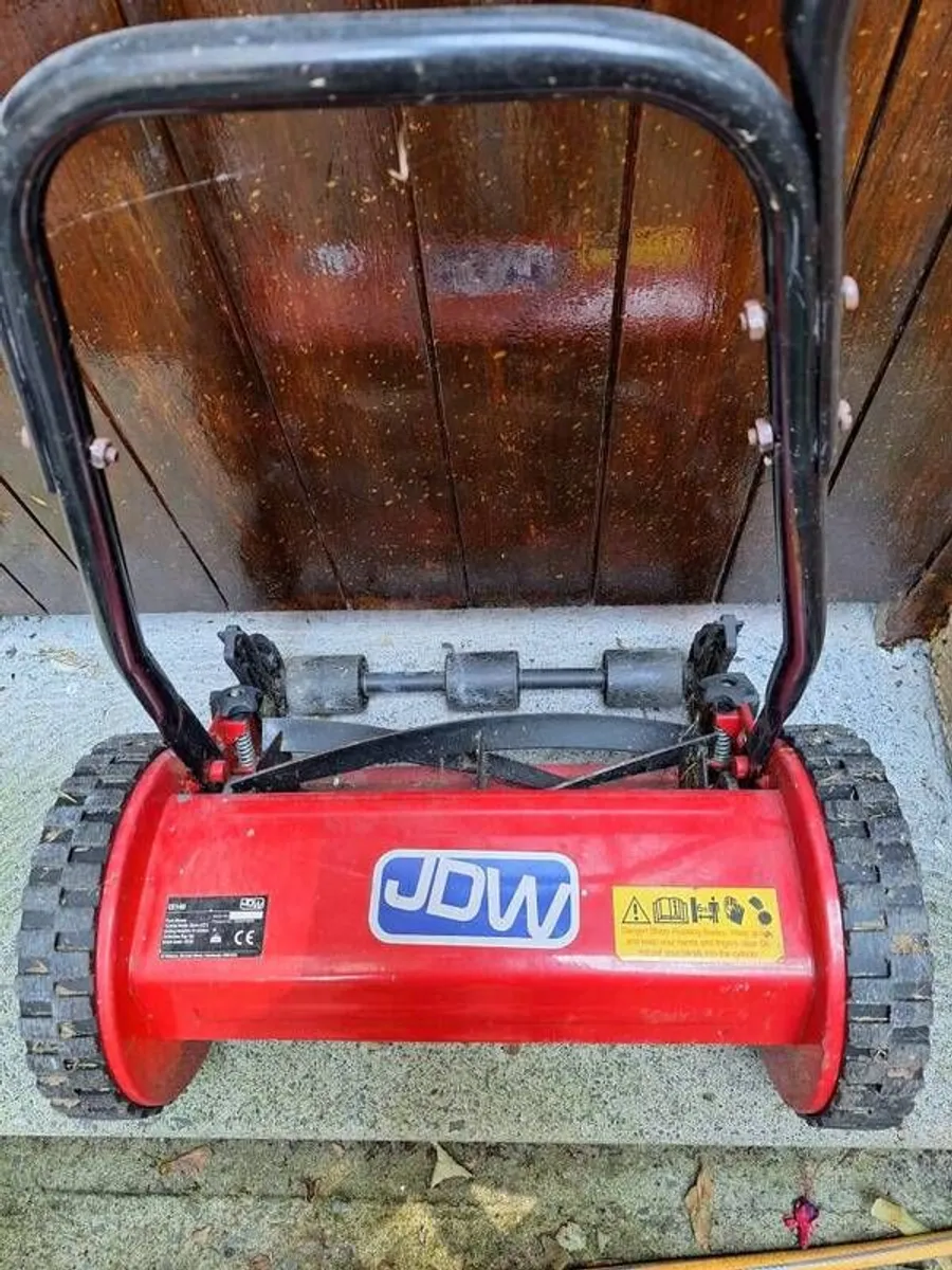 Hand Push Manual Lawnmower - Image 2