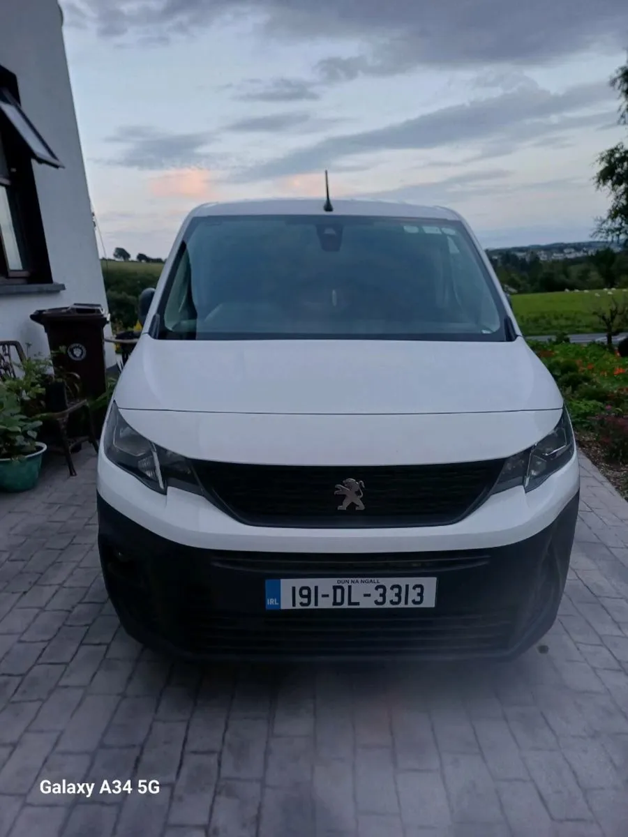 Peugeot partner professional automatic - Image 1