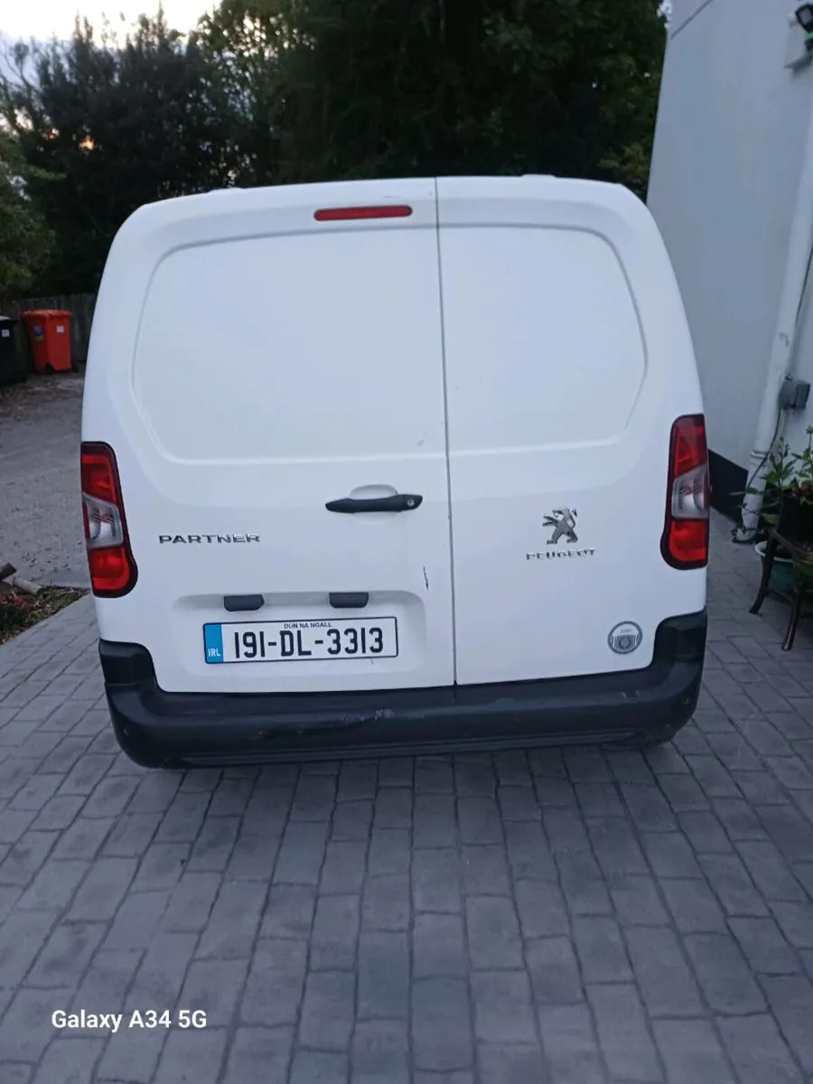 Peugeot partner professional automatic - Image 2