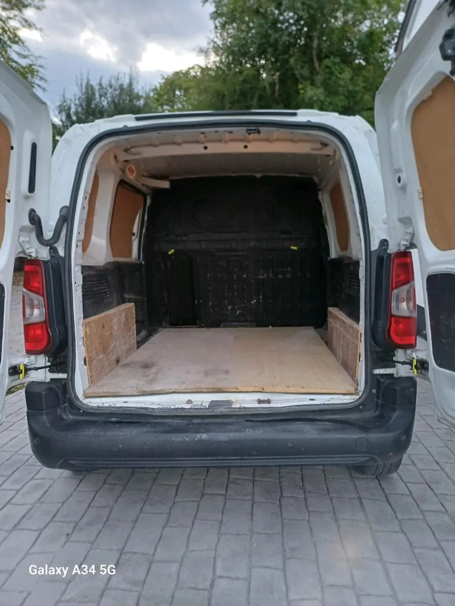 Peugeot partner professional automatic - Image 3
