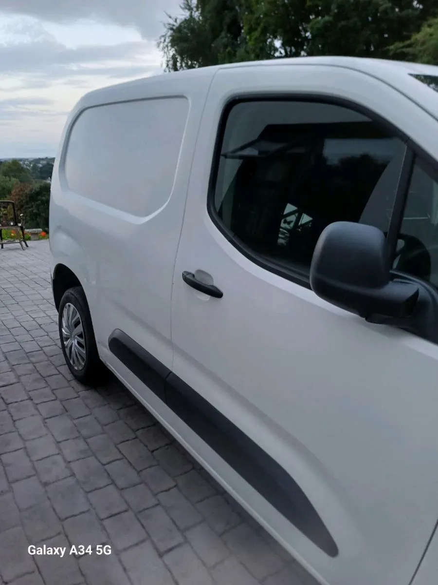 Peugeot partner professional automatic - Image 4