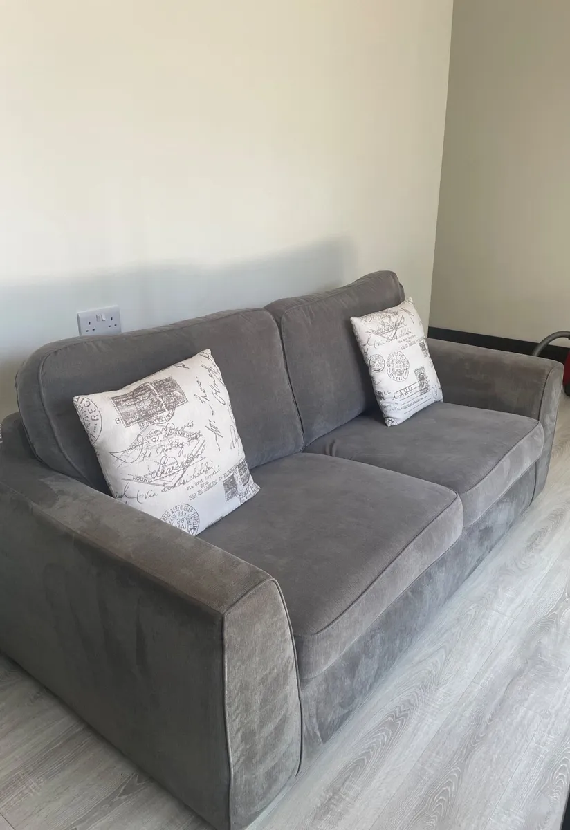 3 seater couch and Manual recliner - Image 1