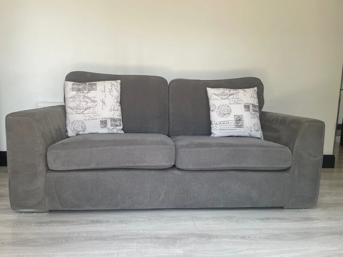 3 seater couch and Manual recliner - Image 3