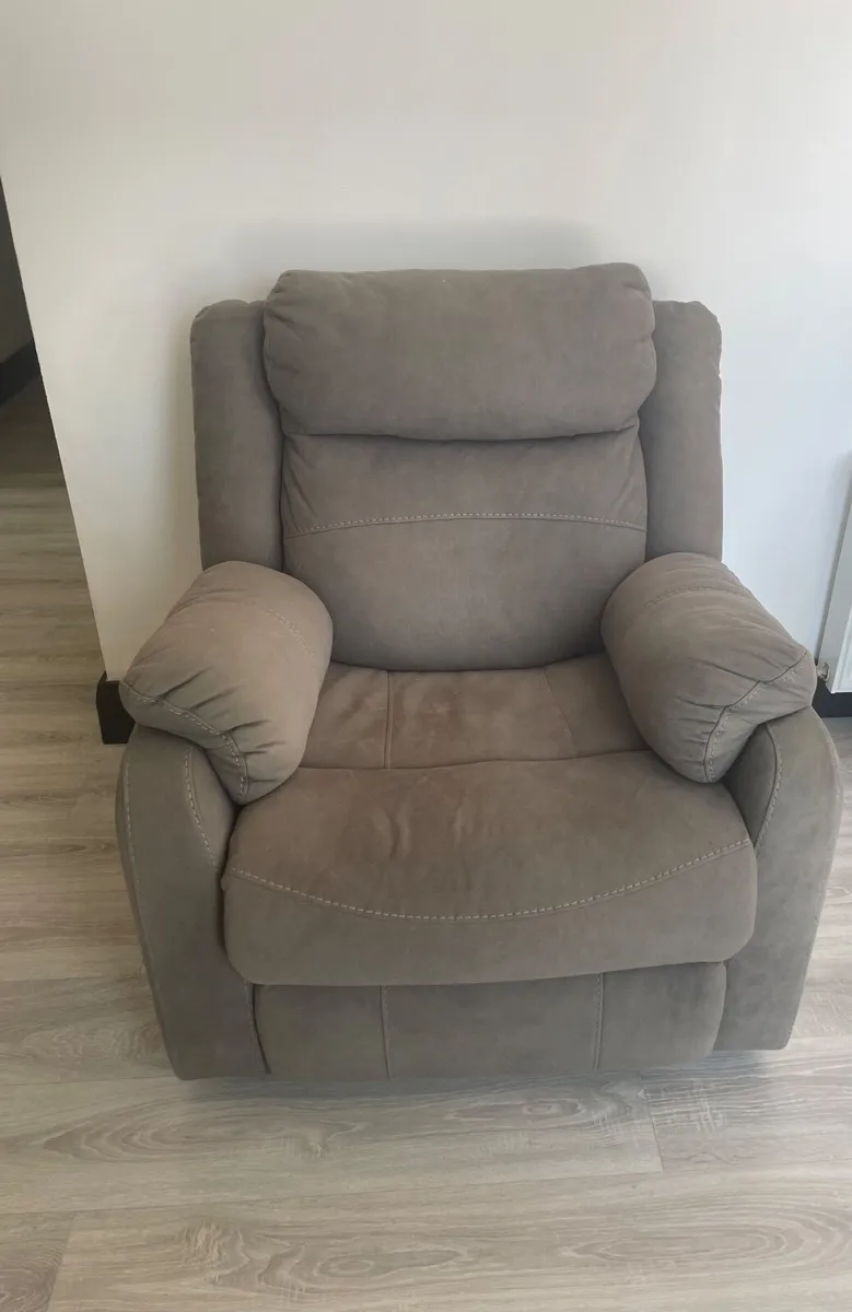 3 seater couch and Manual recliner - Image 4