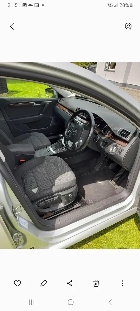 Volkswagen Passat 2011 - Image 2