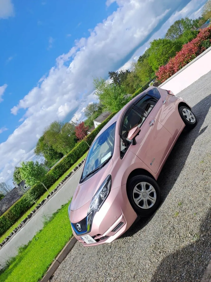 Pink Nissan Note 2017 - Image 1