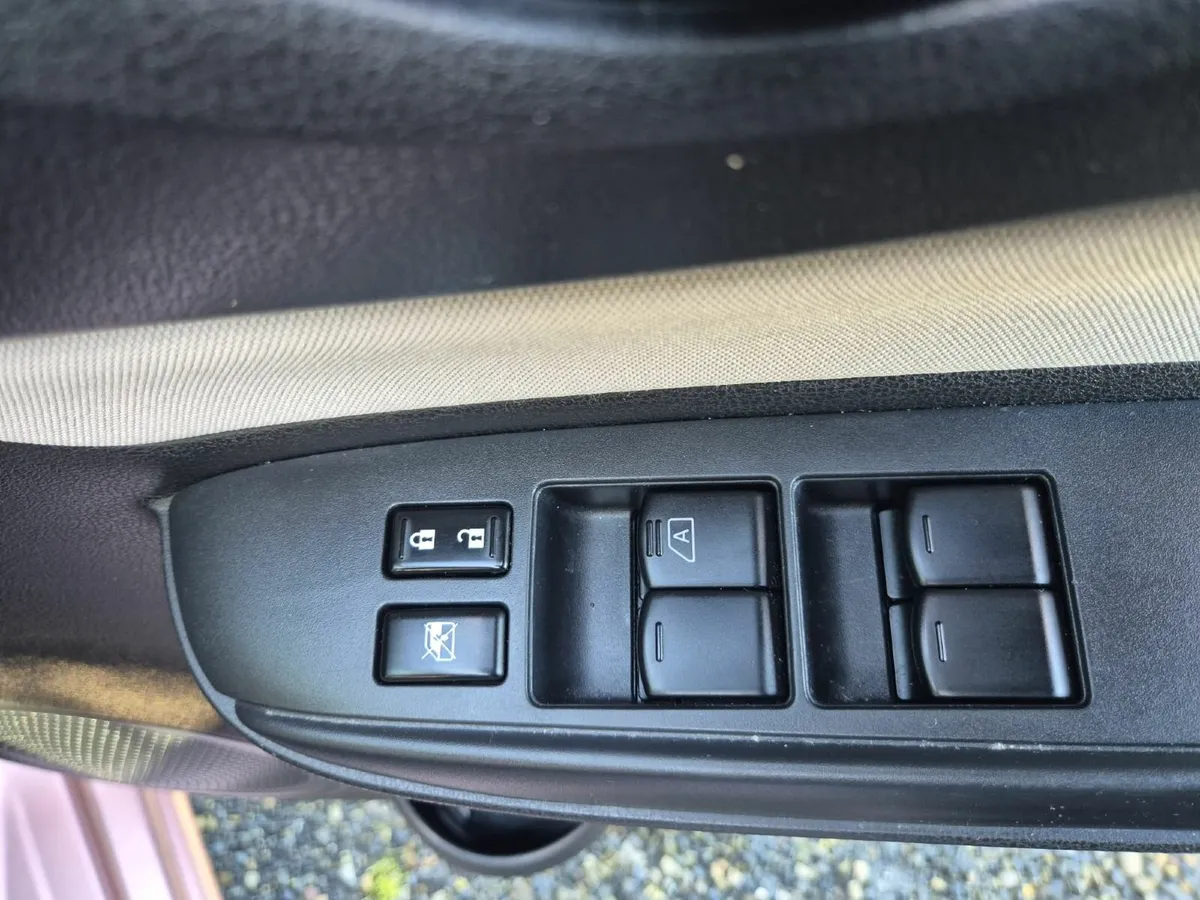 Pink Nissan Note 2017 - Image 4