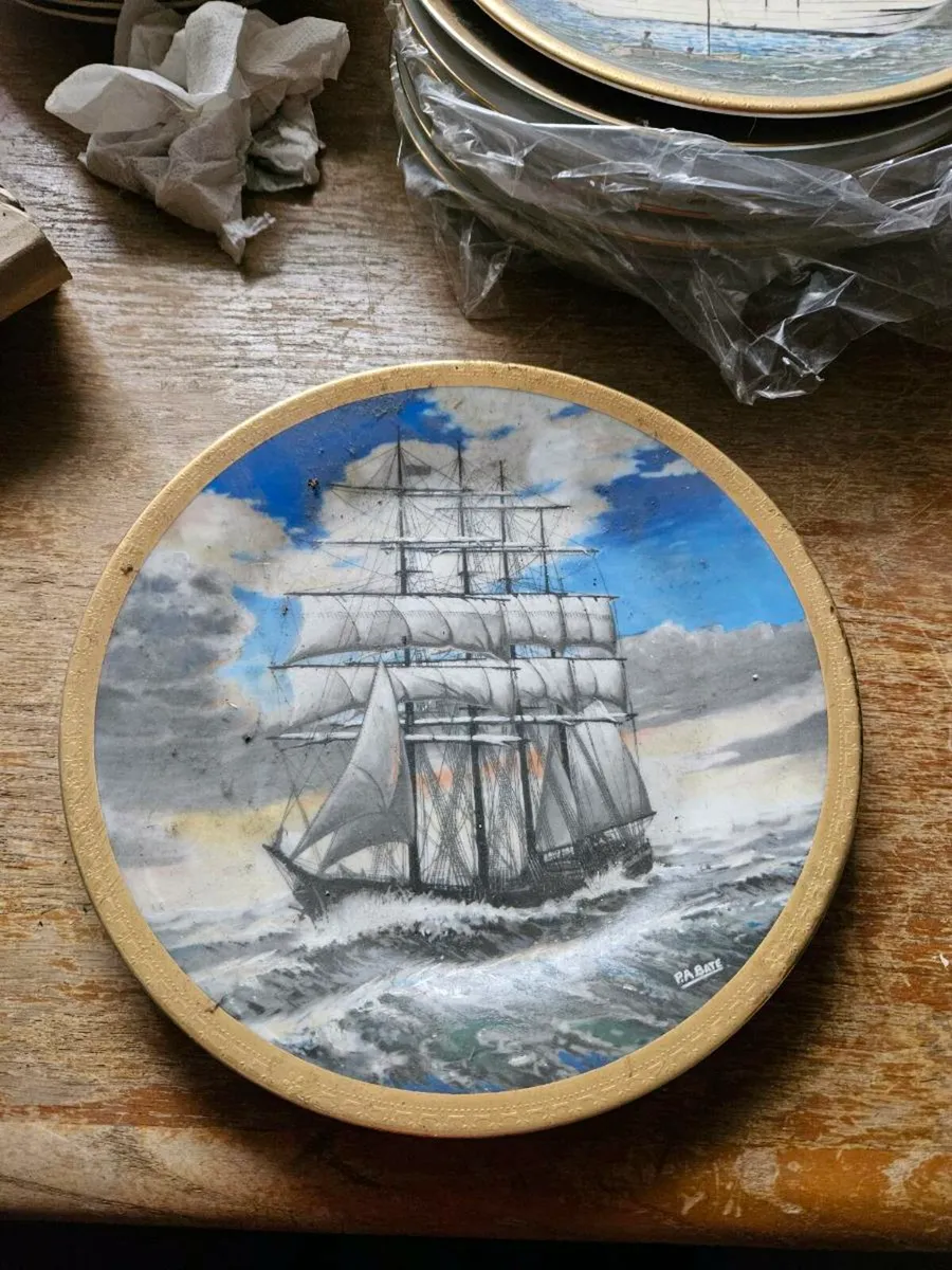 Vintage Arklow Pottery Plate - Image 1