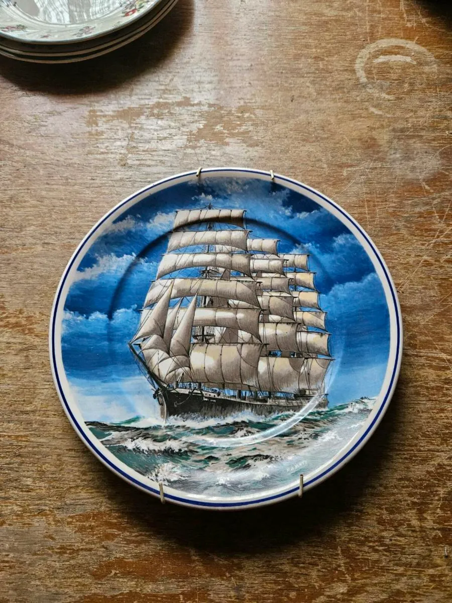 Vintage Arklow Pottery Plate - Image 1