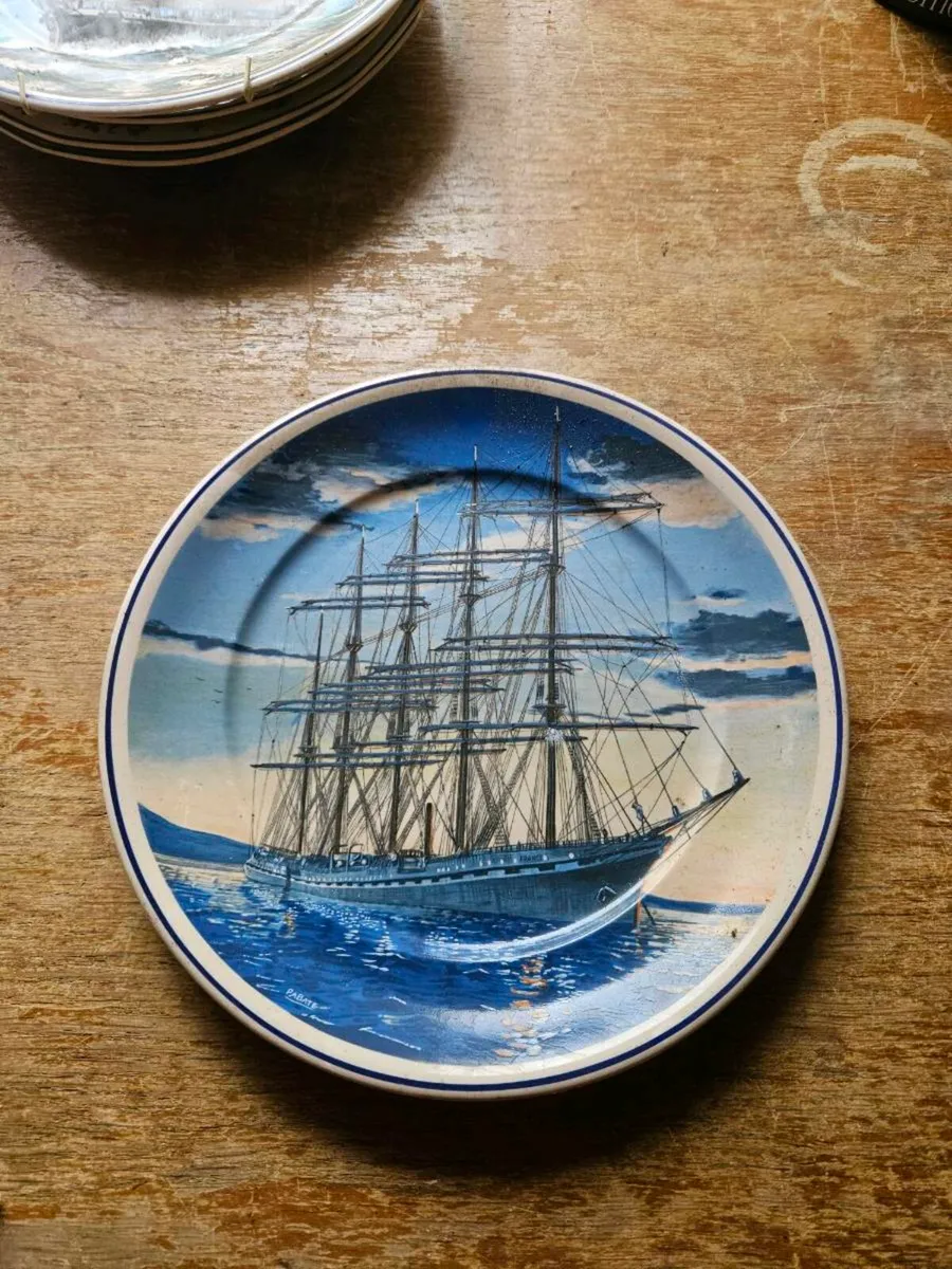 Vintage Arklow Pottery Plate - Image 1