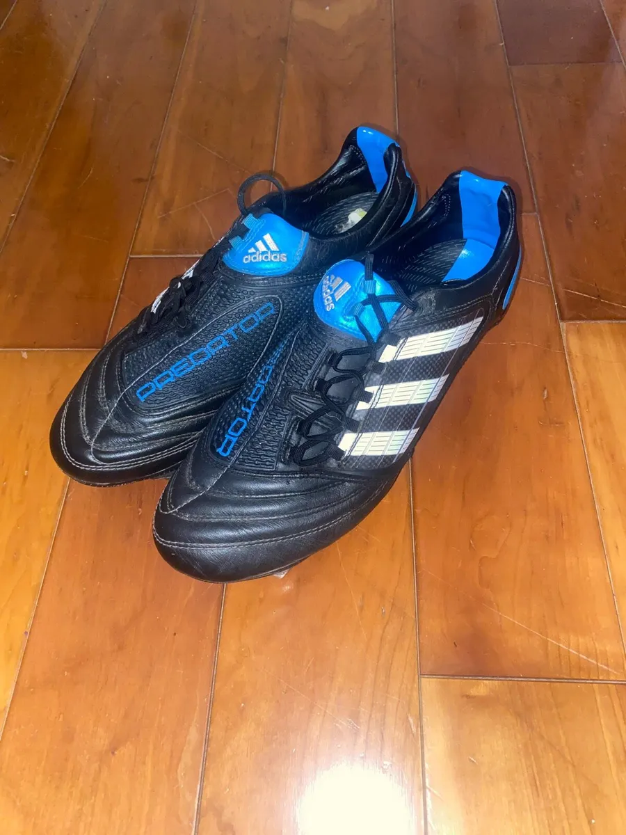 Football boots - Image 1