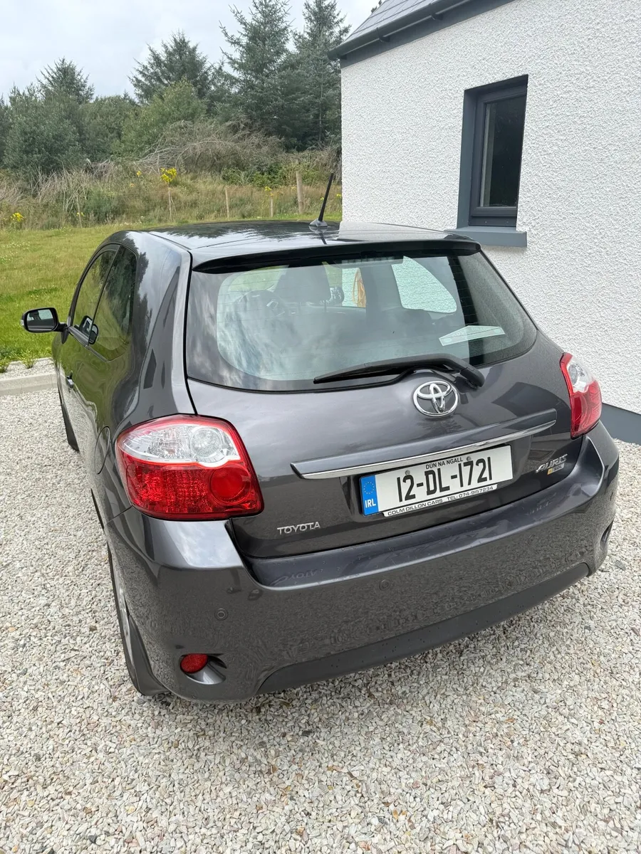 Toyota Auris 2012 - Image 2