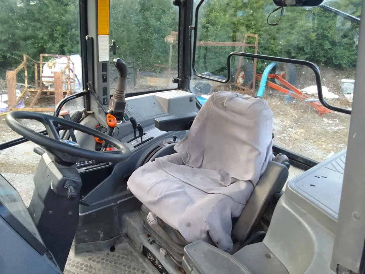 New Holland Tractor - Image 4