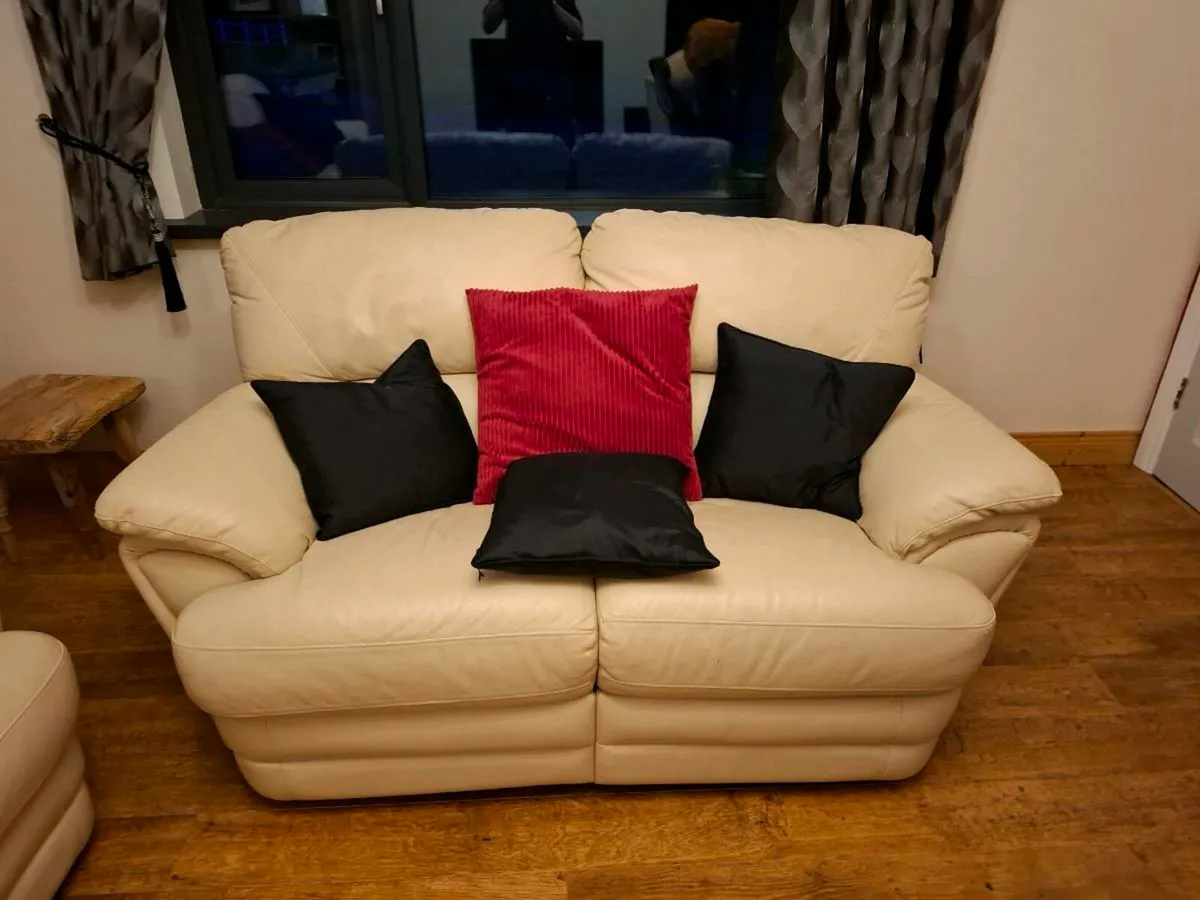 Suite of furniture - Image 2