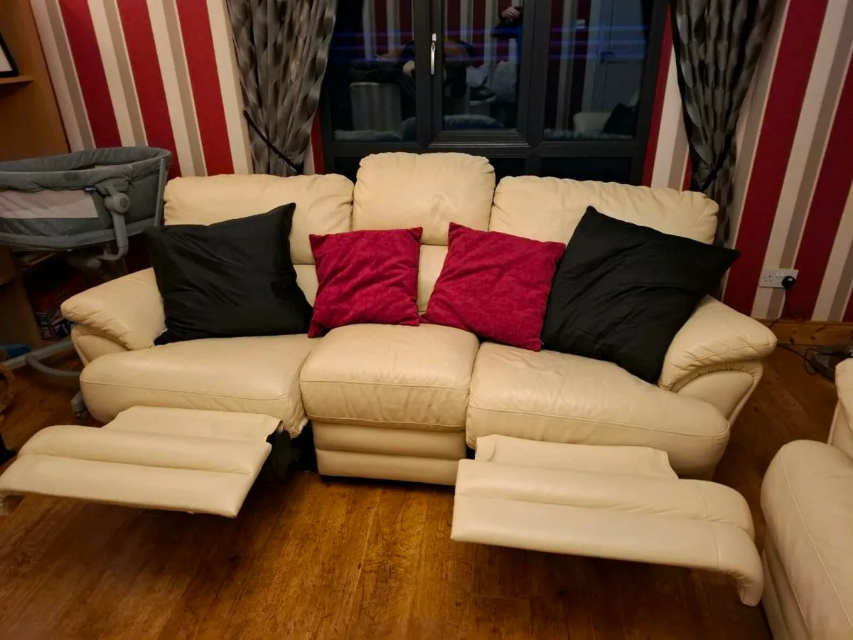 Suite of furniture - Image 3
