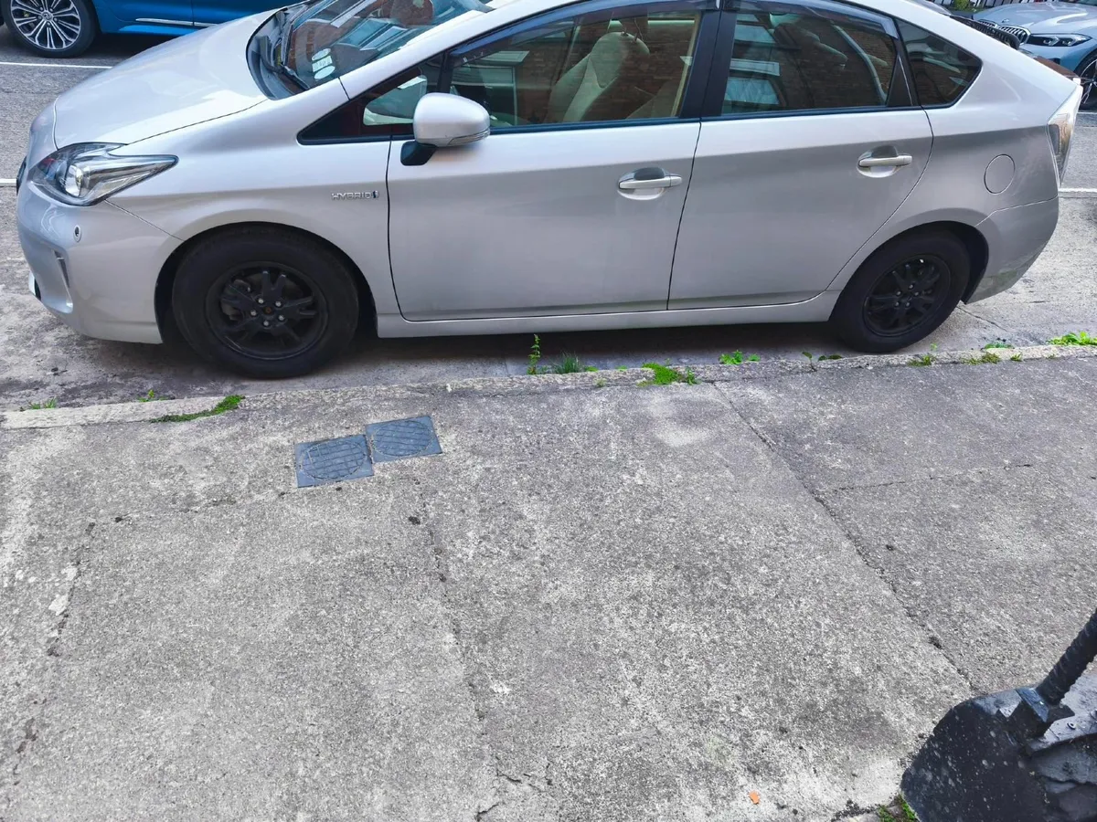 Toyota Prius G 2014 1.8 Petrol Hybrid 58,900 - Image 4