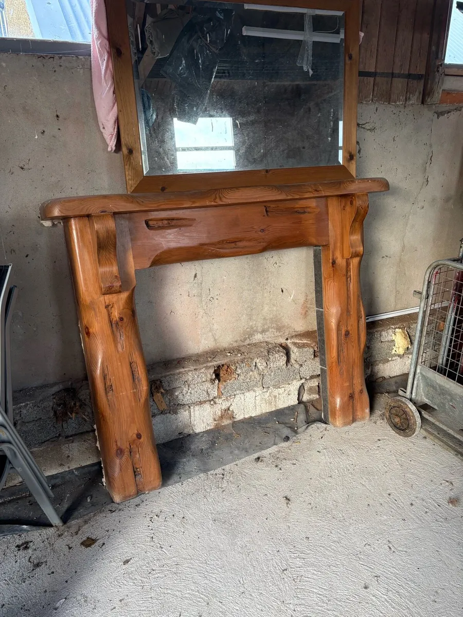 Fireplace and mirror - Image 2