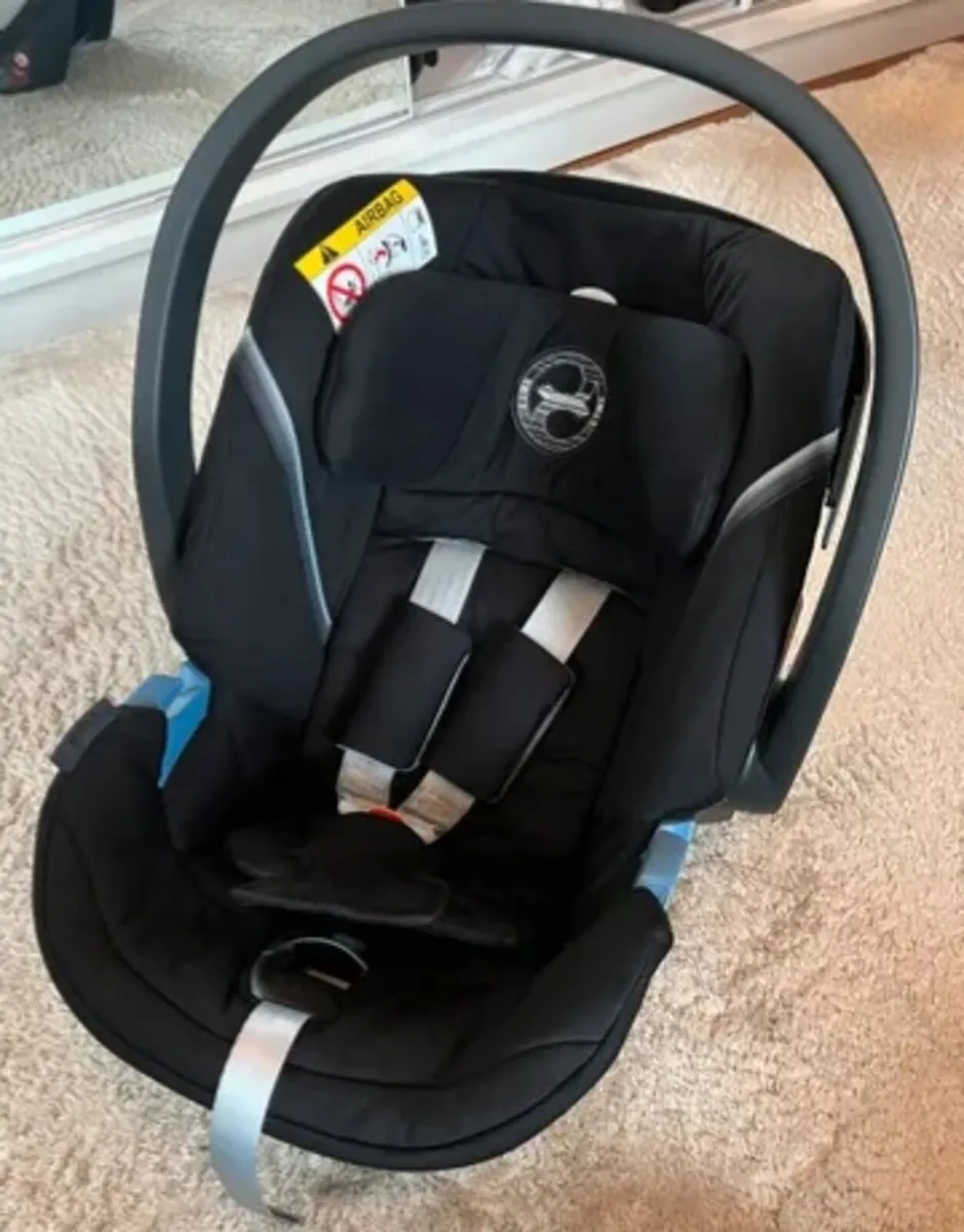 Cybex aton 5and isofix base - Image 2