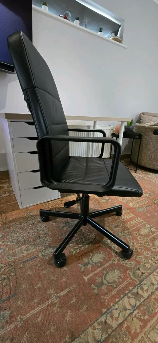 Chair - Image 4