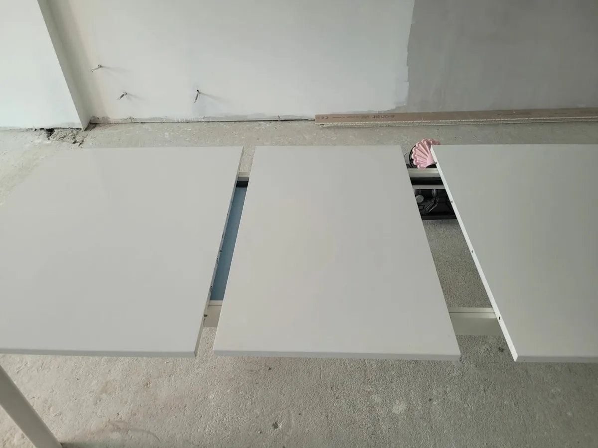 Kitchen table - Image 1