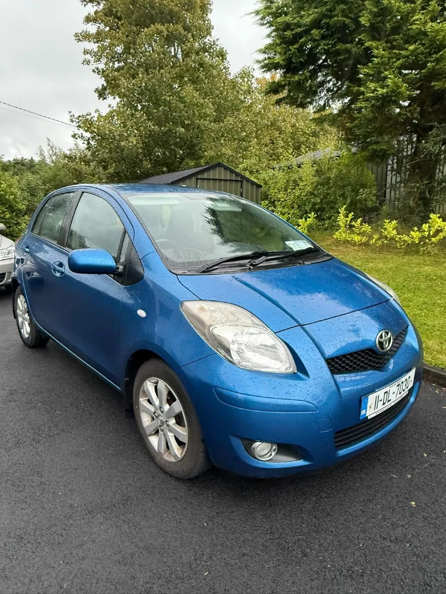 Toyota Yaris 2011 - Image 2