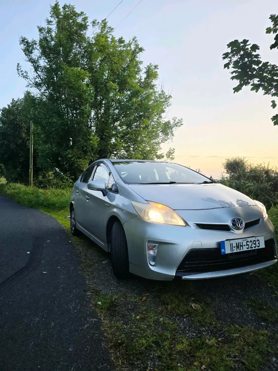 Toyota prius 2011 - Image 2