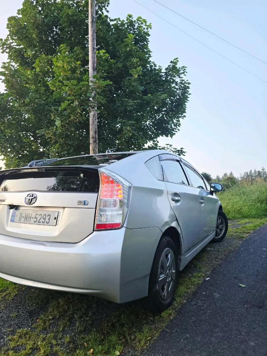 Toyota prius 2011 - Image 3