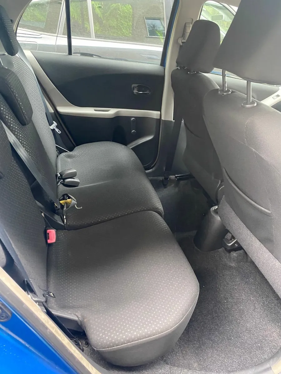 Toyota Yaris 2011 - Image 4