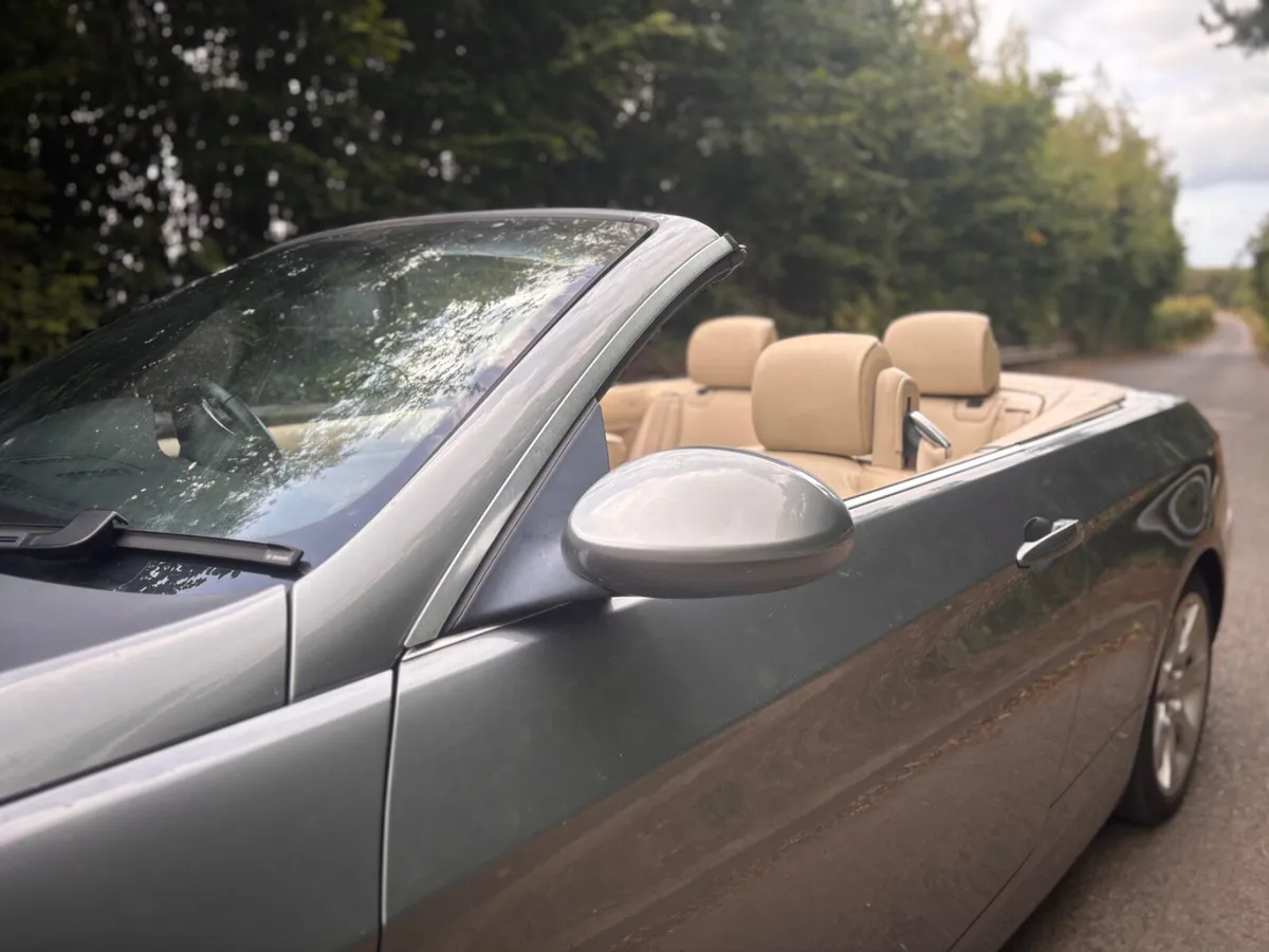 2009 320I SE BMW CONVERTIBLE - Image 2