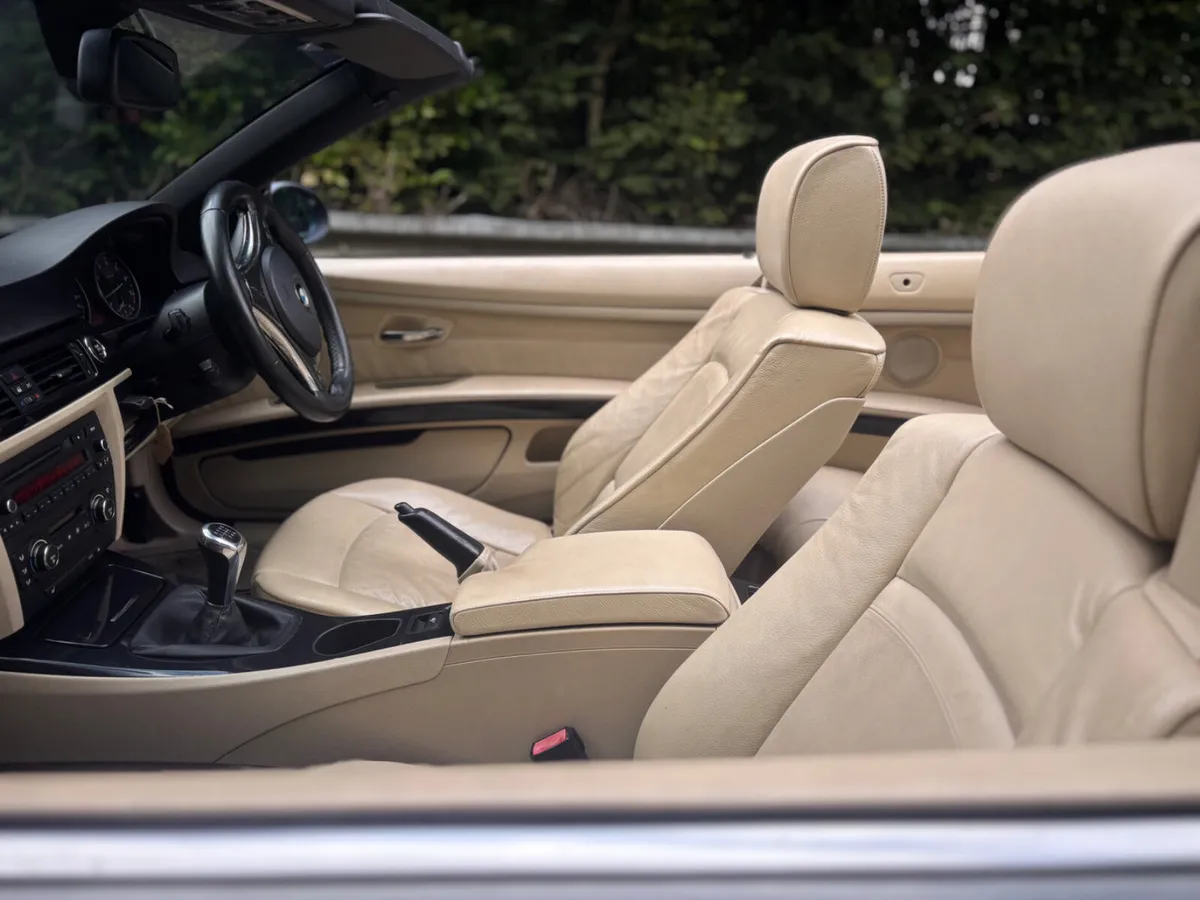2009 320I SE BMW CONVERTIBLE - Image 3