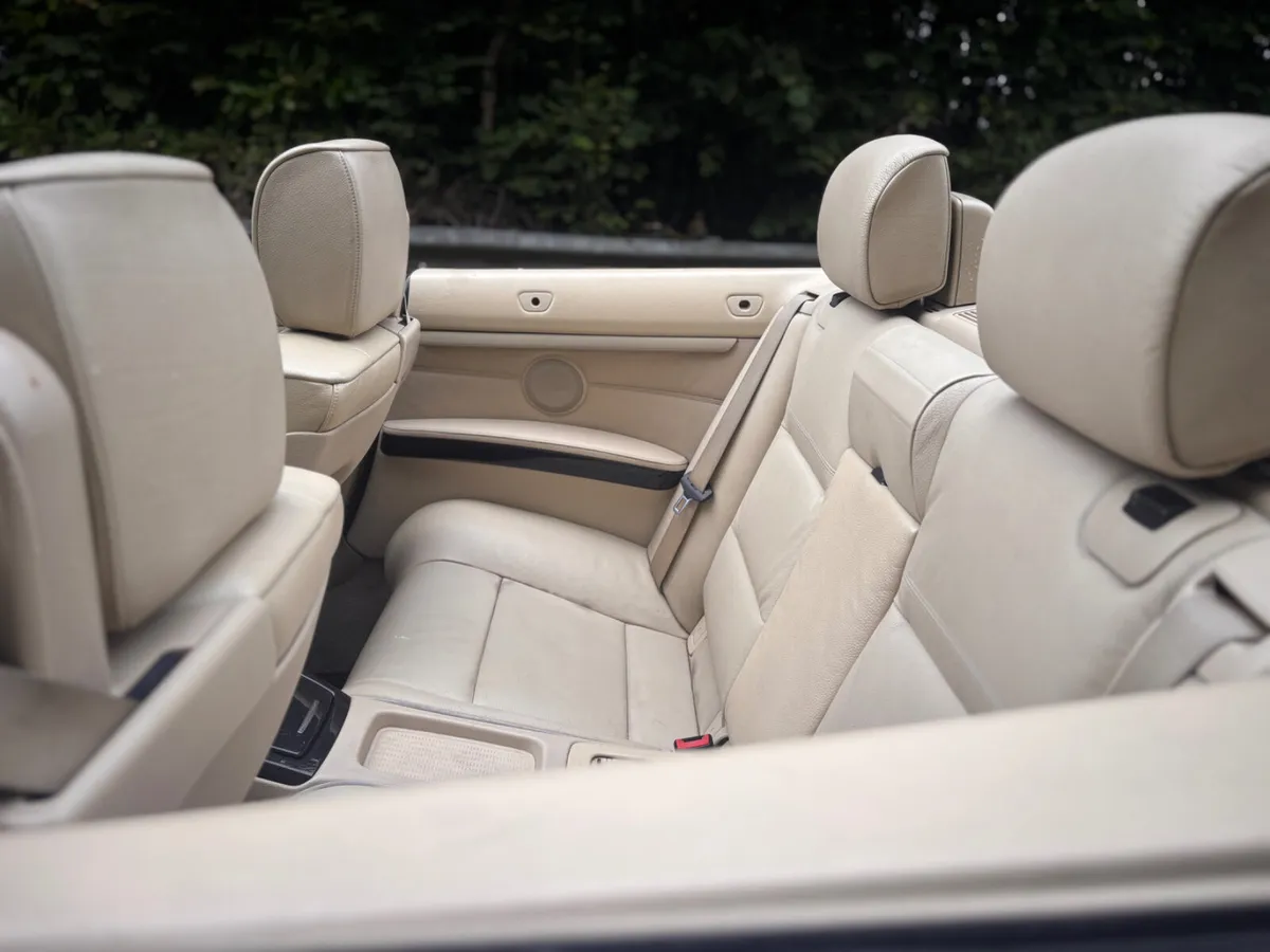 2009 320I SE BMW CONVERTIBLE - Image 4