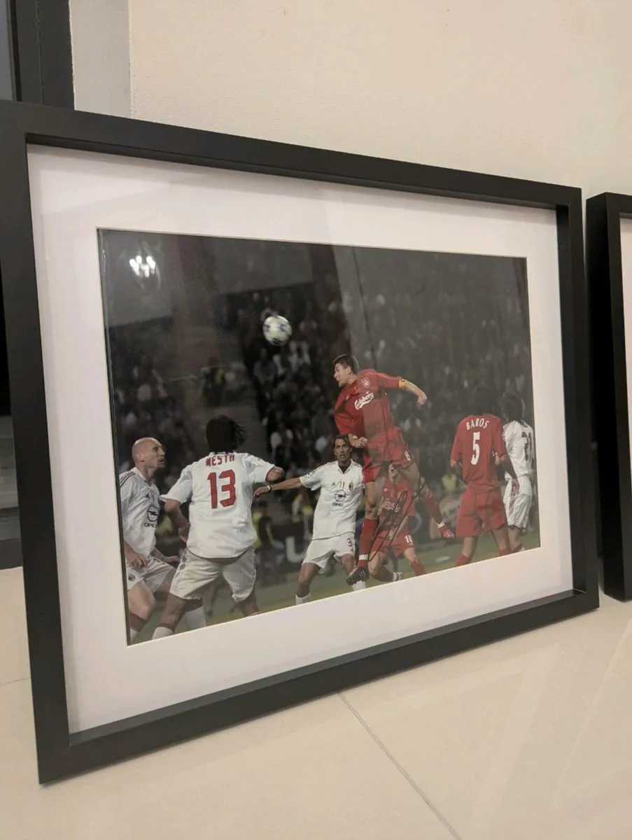 Istanbul 2005 photos x3 signed by all 3 goalscorer - Image 3