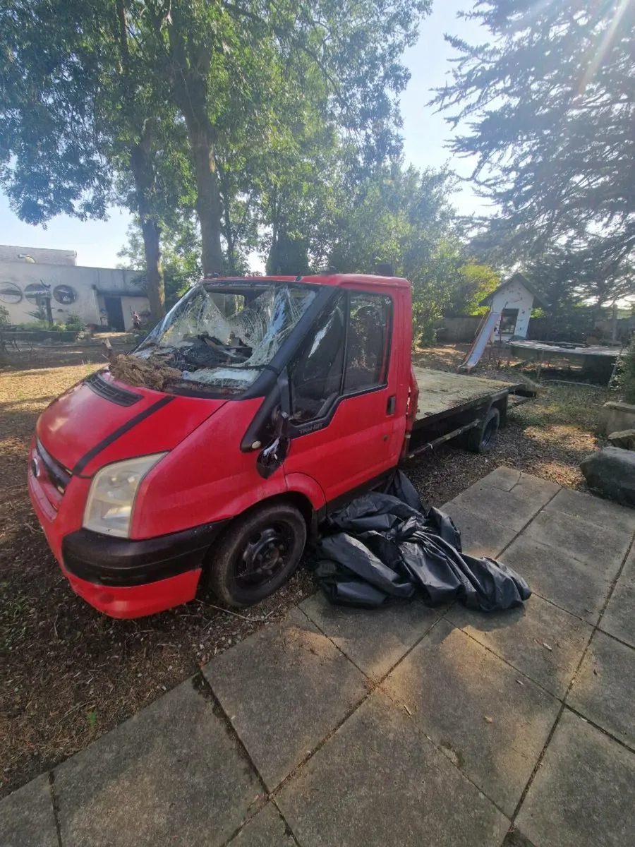 Recovery truck - Image 1