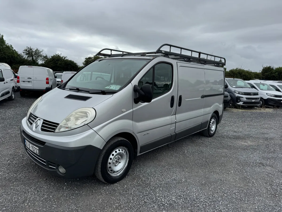 Renault Trafic new cvrt low mileage - Image 4