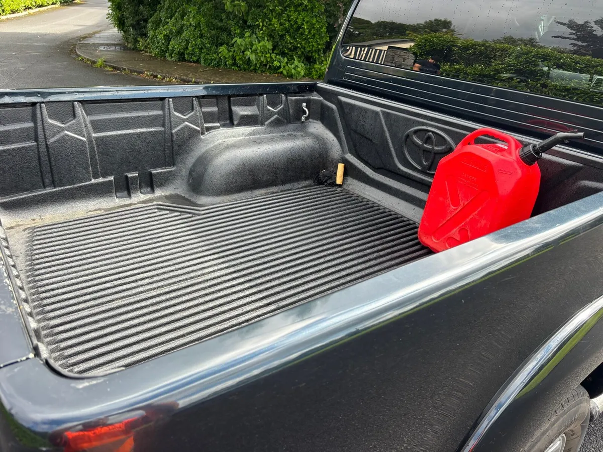 151 Toyota hilux - Image 3