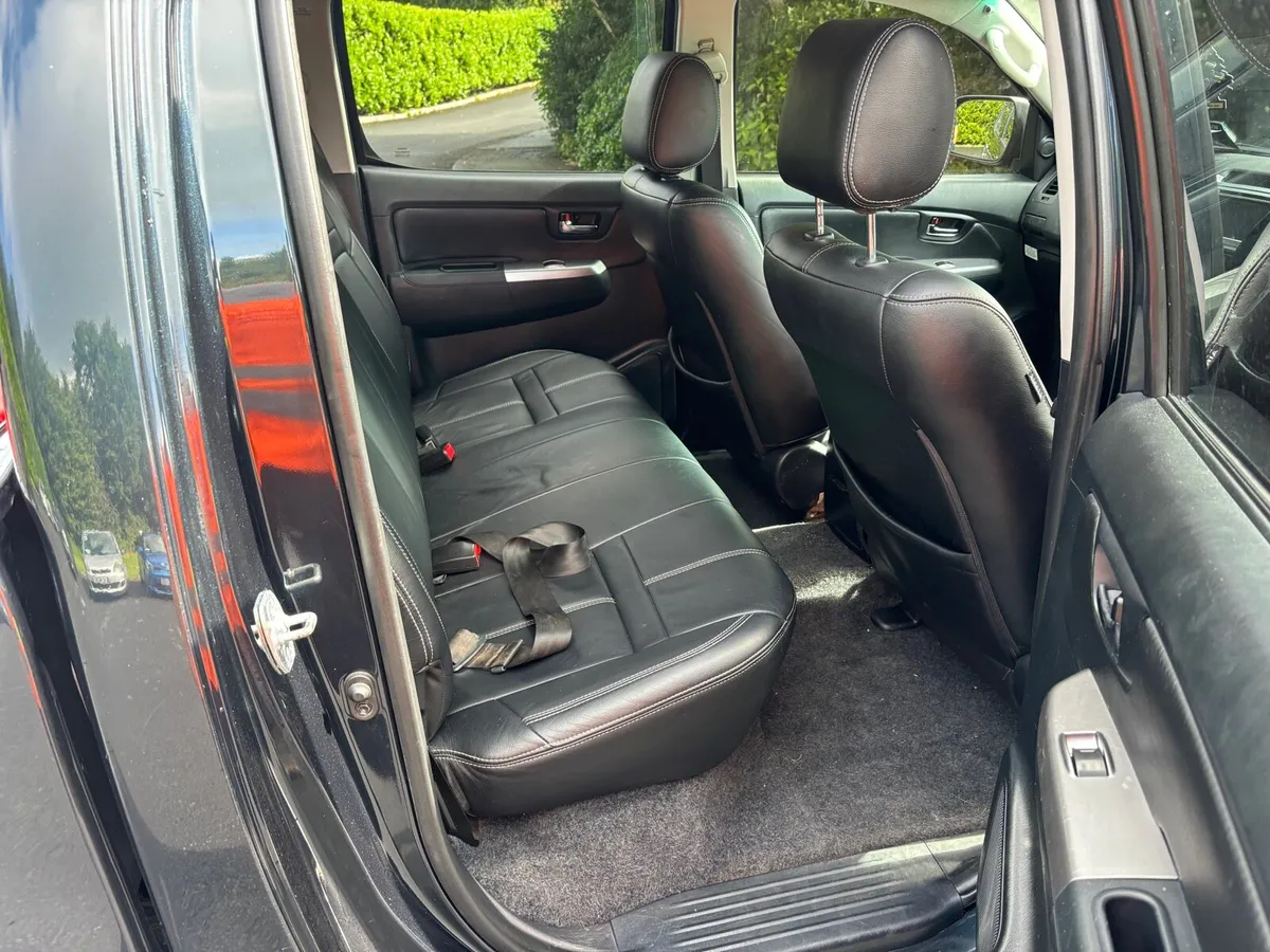 151 Toyota hilux - Image 4