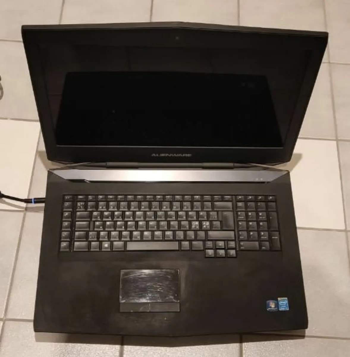 Laptop - Image 4
