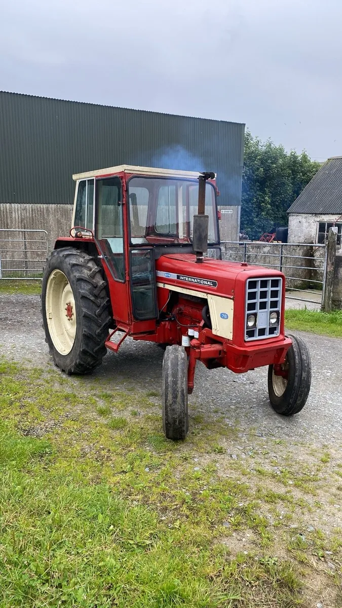 International 674 - Image 1