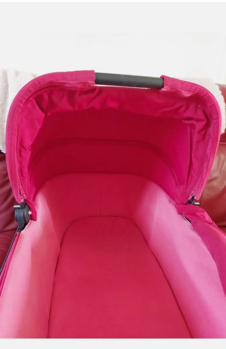 Quinny / maxi cosi folding carrycot - Image 2