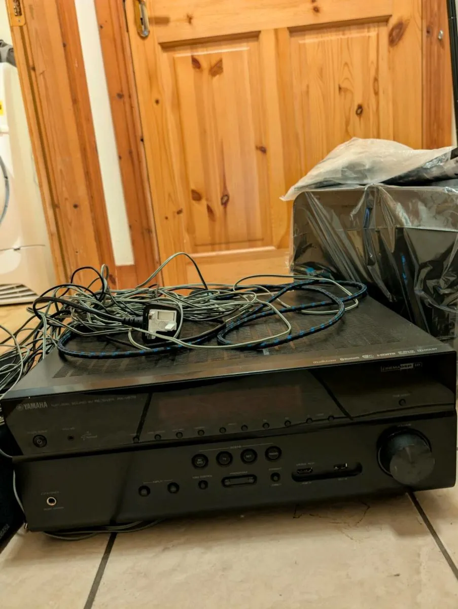 Yamaha RX-V679 A/V Amplifier + Yamaha NSP40 5.1 Sp - Image 1