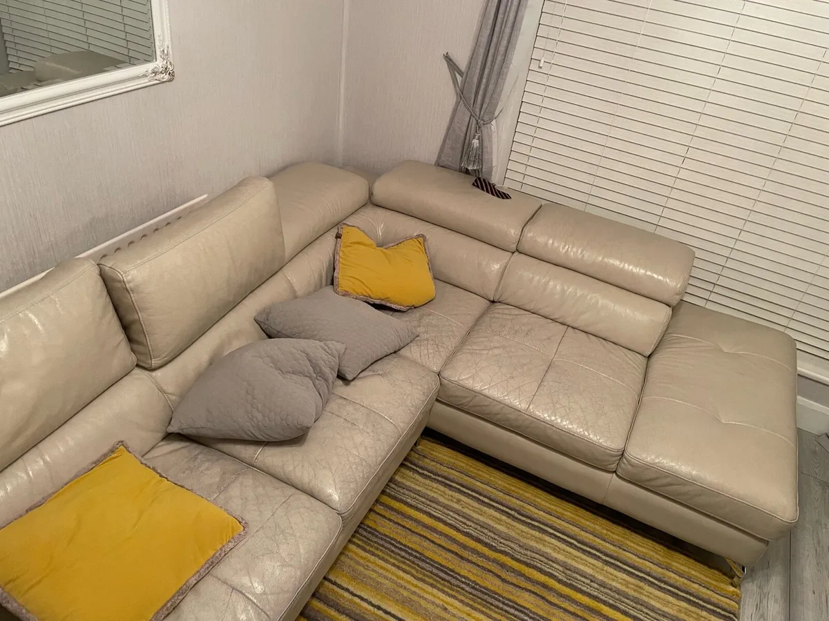 Beautiful Corner sofa - Image 2