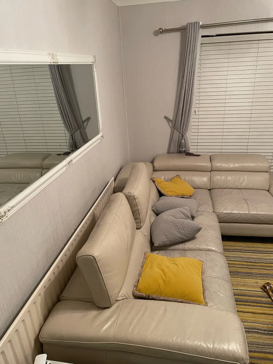 Beautiful Corner sofa - Image 3