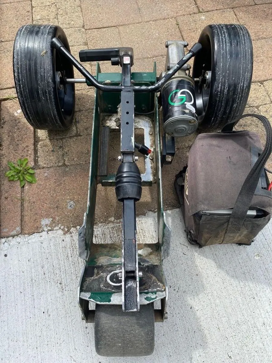 Golf Glider (newly serviced) with battery - Image 2