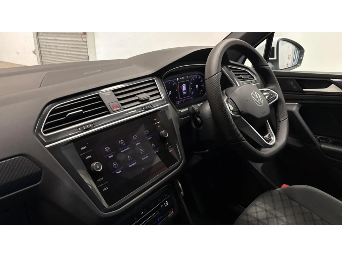 Volkswagen Tiguan R-LINE TDI S-A DSG - Image 3