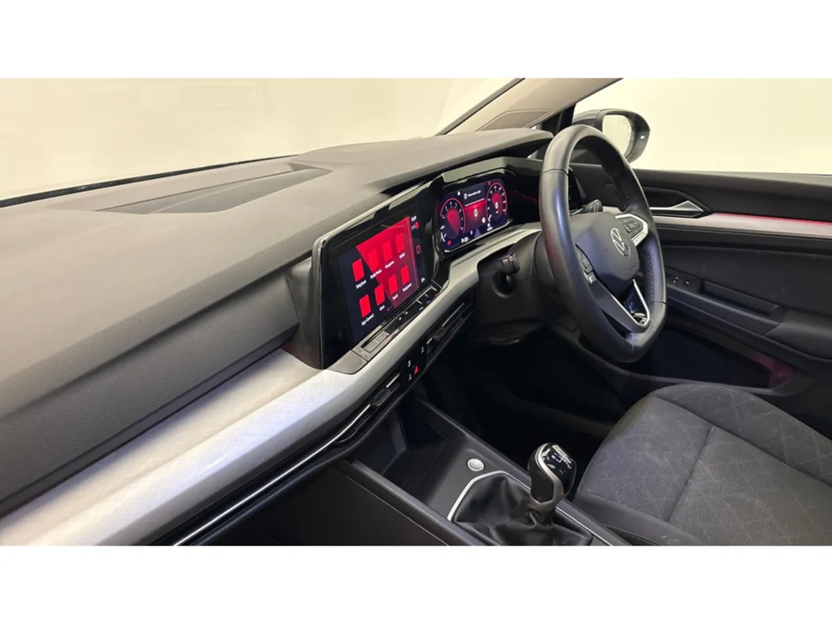 Volkswagen Golf LIFE TSI - Image 3
