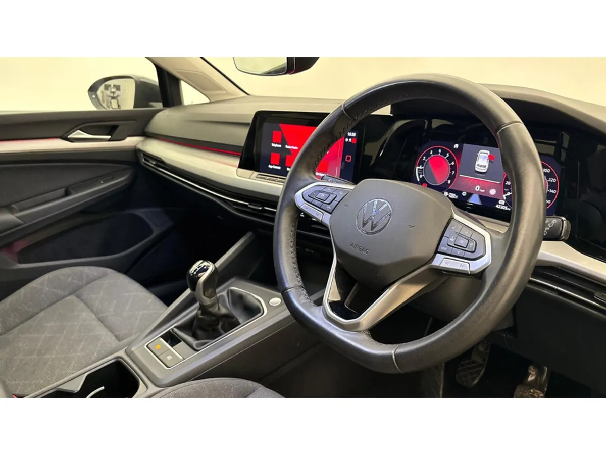 Volkswagen Golf LIFE TSI - Image 4