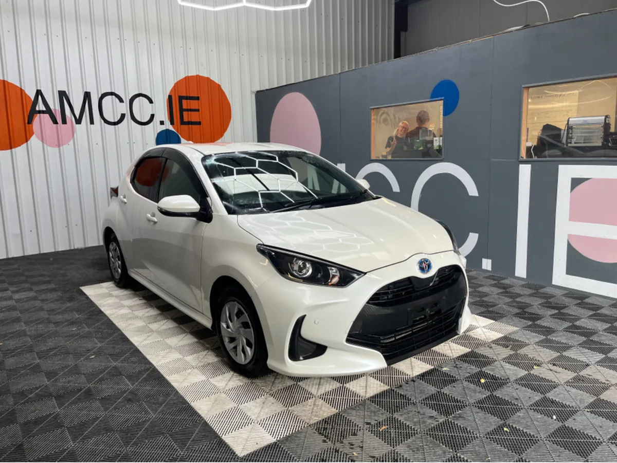 Toyota Yaris 1.5 PETROL / 83k KMs / REVERSE CAMERA - Image 1