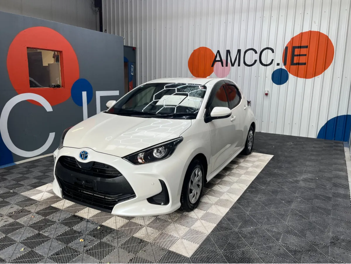 Toyota Yaris 1.5 PETROL / 83k KMs / REVERSE CAMERA - Image 3